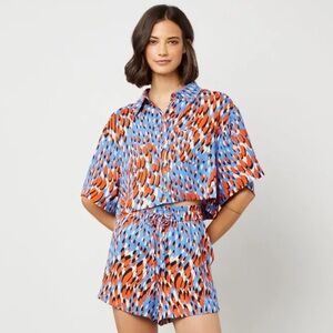 BCBG MAXAZRIA M Button up cropped blouse